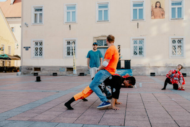 Duo HeroMacro mit dem Publikum beim Bravissimo Festival 2023.