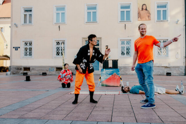 Publikumsnahe Performance von HeroMacro in St. Pölten.