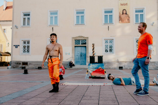 Duo HeroMacro mit dem Publikum beim Bravissimo Festival 2023.