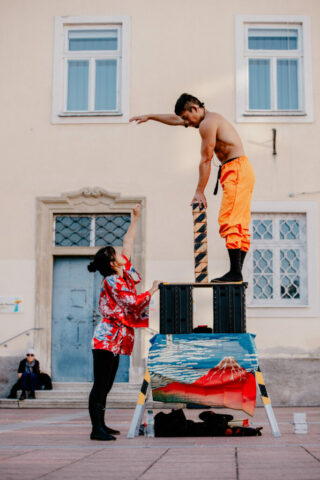 Duo HeroMacro bei einer eindrucksvollen Akrobatik-Performance beim Bravissimo Festival 2023.