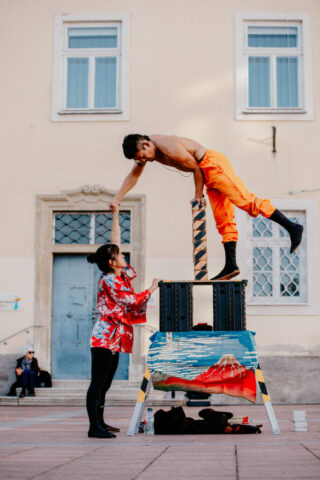 Duo HeroMacro bei einer eindrucksvollen Akrobatik-Performance beim Bravissimo Festival 2023.