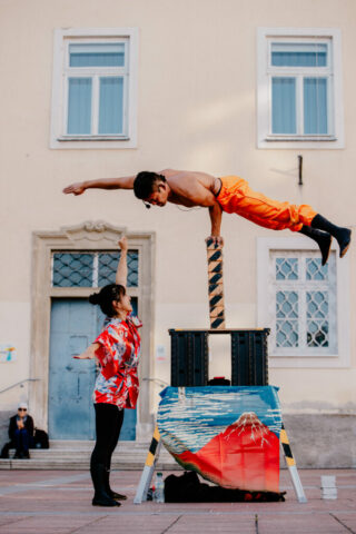 Duo HeroMacro bei einer eindrucksvollen Akrobatik-Performance beim Bravissimo Festival 2023.