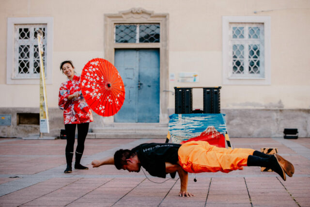 Duo HeroMacro bei einer eindrucksvollen Akrobatik-Performance beim Bravissimo Festival 2023.
